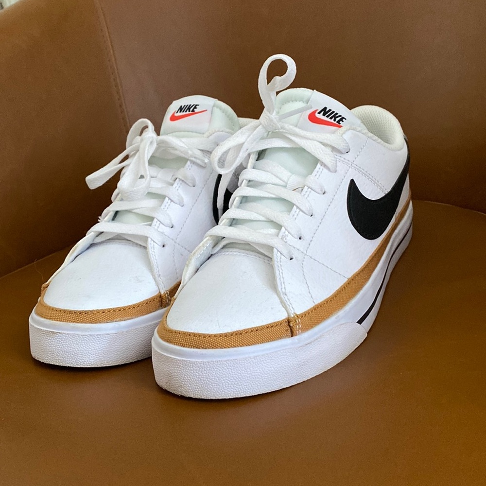 Womens Nike Court Legacy